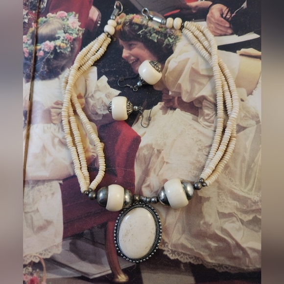 Cream and Silver Pendant Necklace - Picture 6 of 9